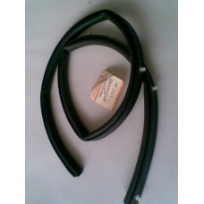MB866440 MITSUBISH LANCER MOTOR KAPUT LASTİK WEATHERSTR